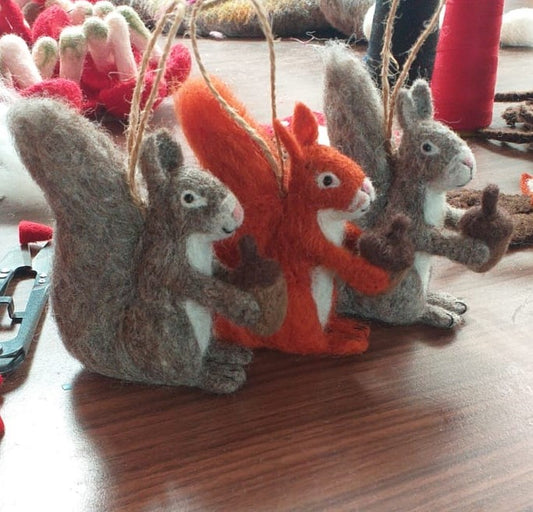 Handcrafted Woolen Squirrel Figurine(1PCS)